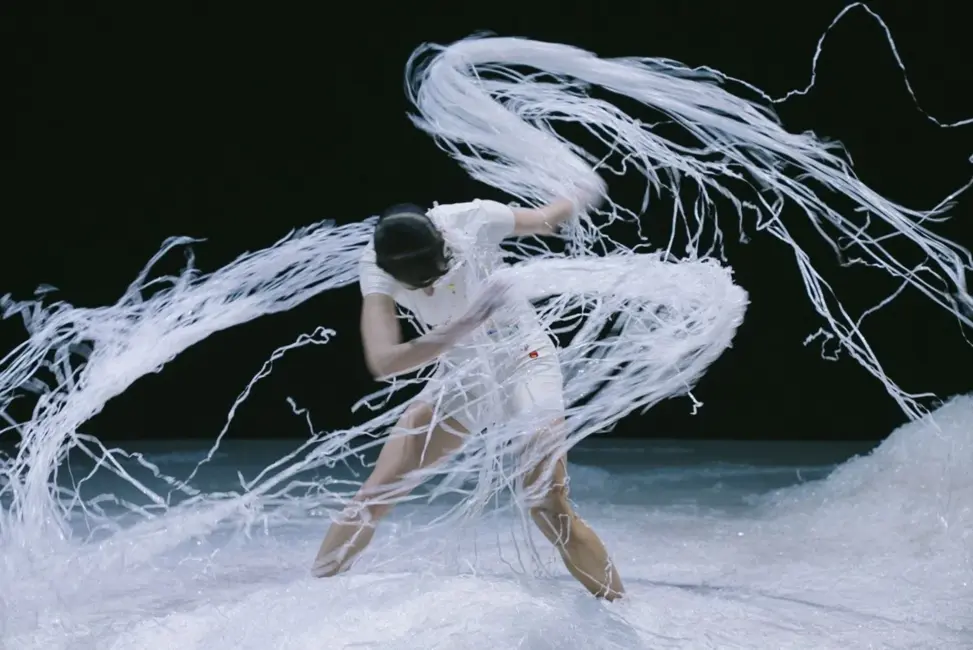 Ģertrūdes ielas teātris uzņem starptautiski novērtētu laikmetīgās dejas izrādi «Brīvprātīgā verdzība»