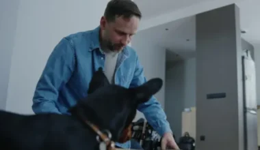 Grupas “Astro’n’out” miniseriāls turpina atklāt “Mūc” tūres aizkulises un ilgtspējas izaicinājumus