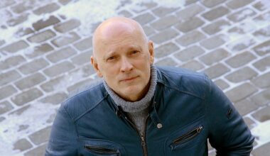 Alvis Hermanis: Latvieši turpina pamest šo valsti. Agrāk aizbrauca mazturīgie, tagad – turīgie. Šī šobrīd ir cilvēkiem nedraudzīga valsts