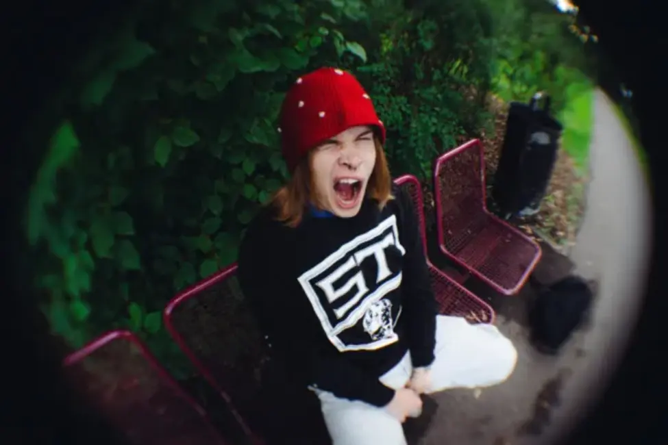 Hiphopa mākslinieks Amanito publicē jaunu videoklipu un dubultsinglu "Ko tu grūsties?"