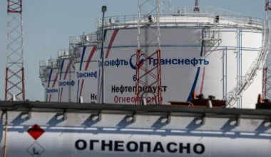 IEA: Krievijas naftas eksporta ieņēmumi nokritušies līdz zemākajam līmenim kopš kara Ukrainā