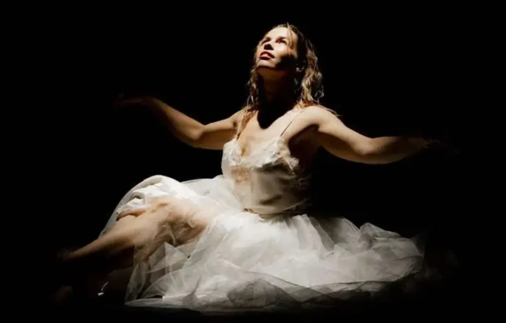 Ilze Rijniece iepazīstina ar jauno skatuves vārdu Āriya un laiž klajā ziemīgu dziesmu "Nosnigt"