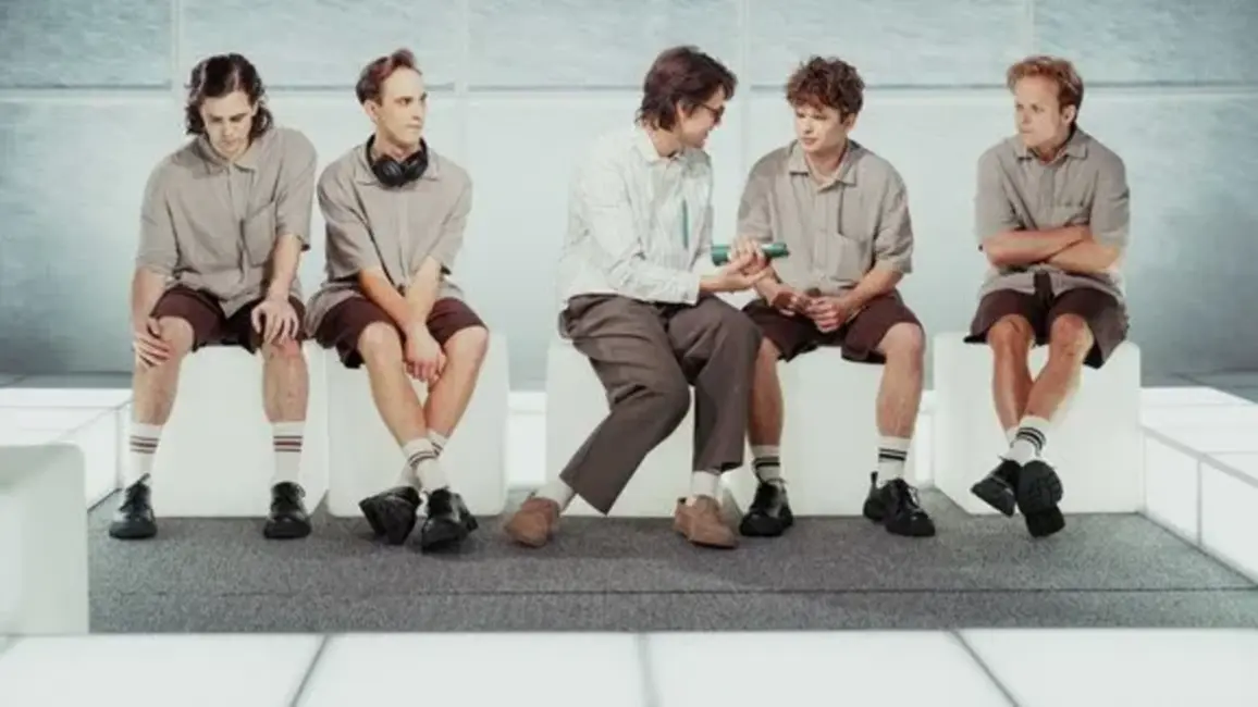 Izrāde "Bastardi" – jaunības maksimālisms uz pūstošās izglītības sistēmas fona