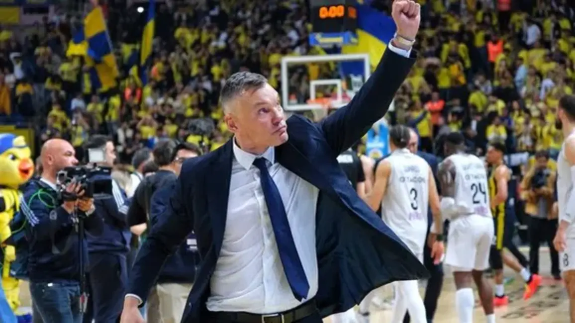 Jasikēvičs turpinās vadīt "Fenerbahce": panākta vienošanās par jaunu līgumu