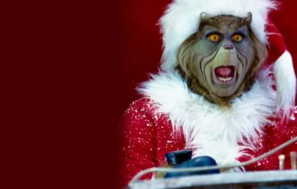 Kad svētku idille sabrūk: 10 Ziemassvētku filmas „Grinča gaumē”, kurās viss notiek šķērsām