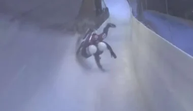 Kamaniņu ekipāža piedzīvo kritienu Pasaules kausa posmā Vinterbergā; viena Latvijas ekipāža finišē sestā