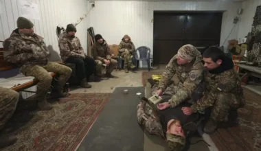 Karš Ukrainā fotogrāfu acīm: Decembra kadri atklāj traģēdiju un cerību