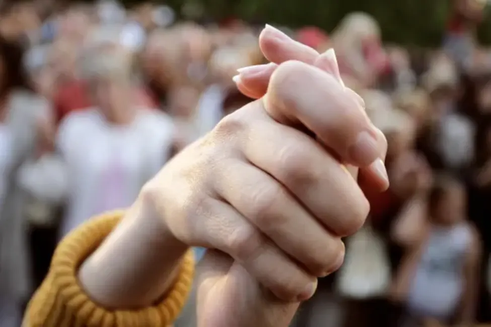 Katrs piektais Latvijas Iedzīvotājs Izvēlas Neziedot: Jaunā Aptauja Atklāj Ziedošanas Kultūras Ainas