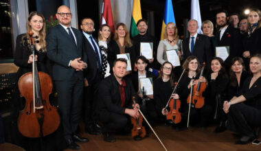 “Brīvības balsis: par noturību un mieru” – trīs valstu vienotības koncerts Varšavā
