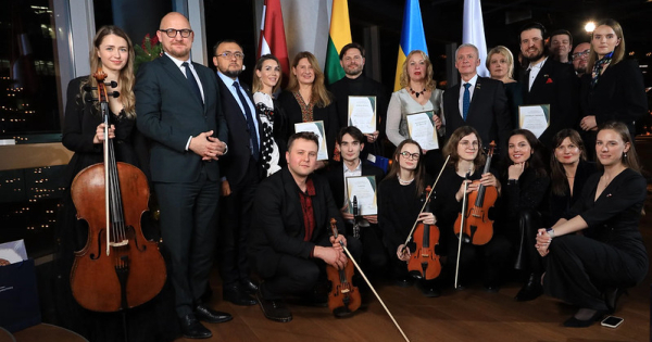 “Brīvības balsis: par noturību un mieru” – trīs valstu vienotības koncerts Varšavā