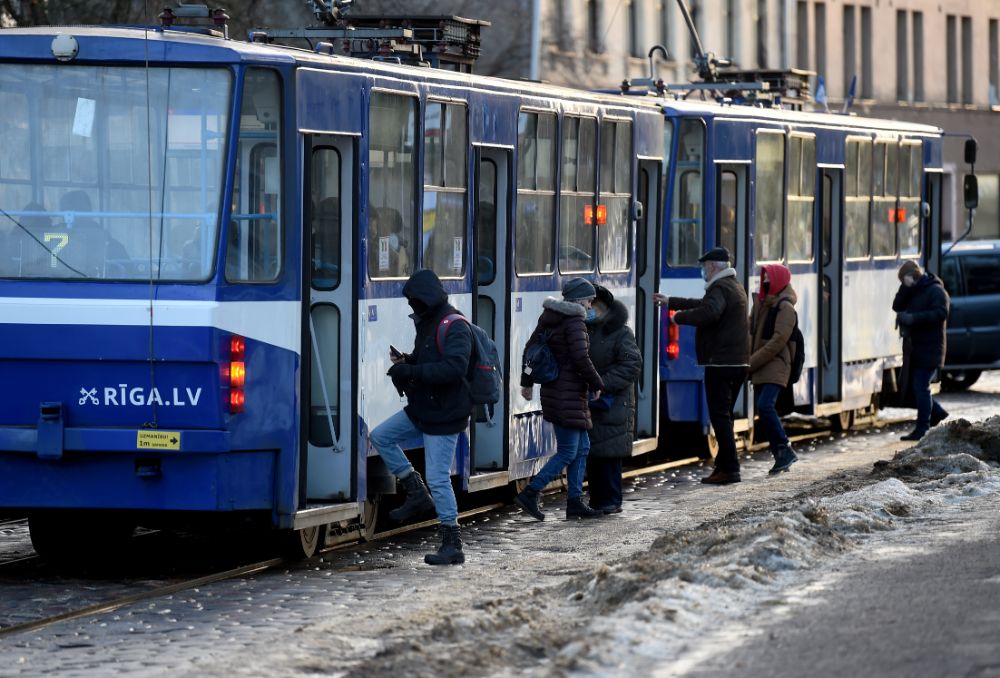 Bezmaksas sabiedriskais transports Rīgā: jauni grozījumi paredz lielākas atlaides