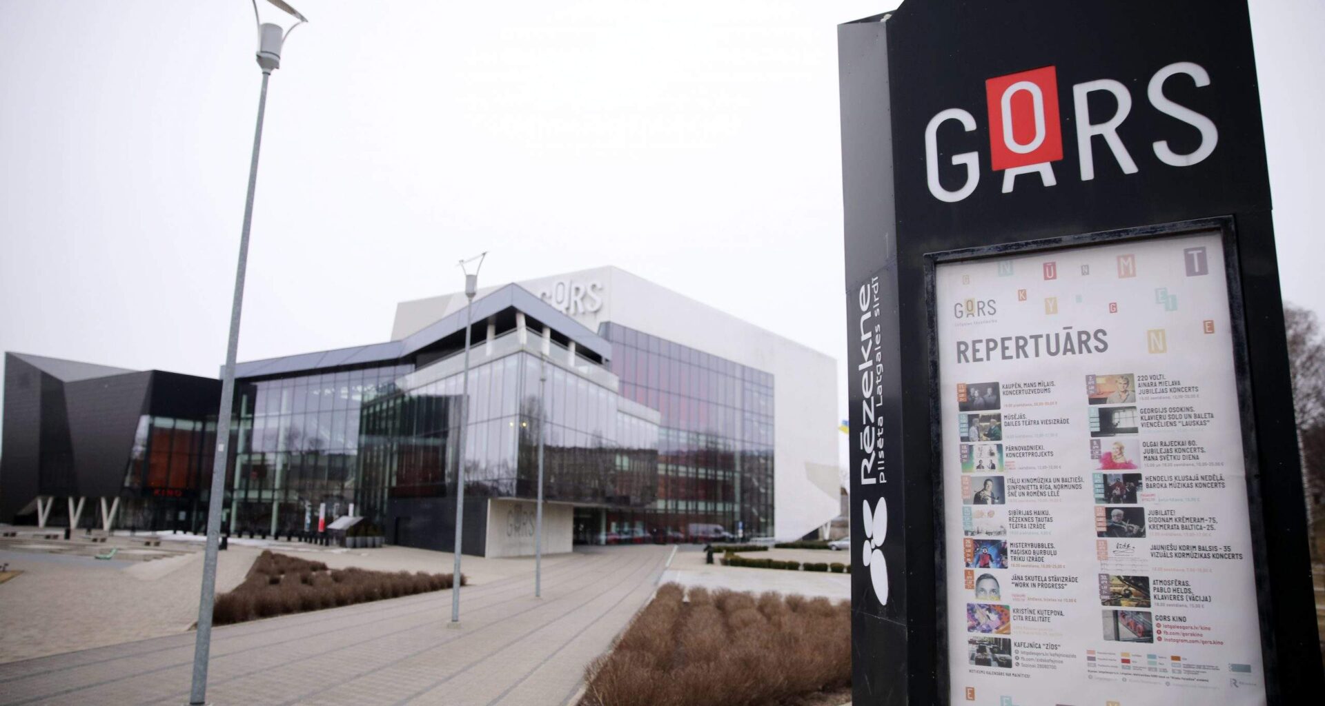 “Goru pārdos privātpersonai un mainīs visu latvisko repertuāru!” latvieši satraucas; vadības atbilde tikai “sašūmē” tautu vēl vairāk