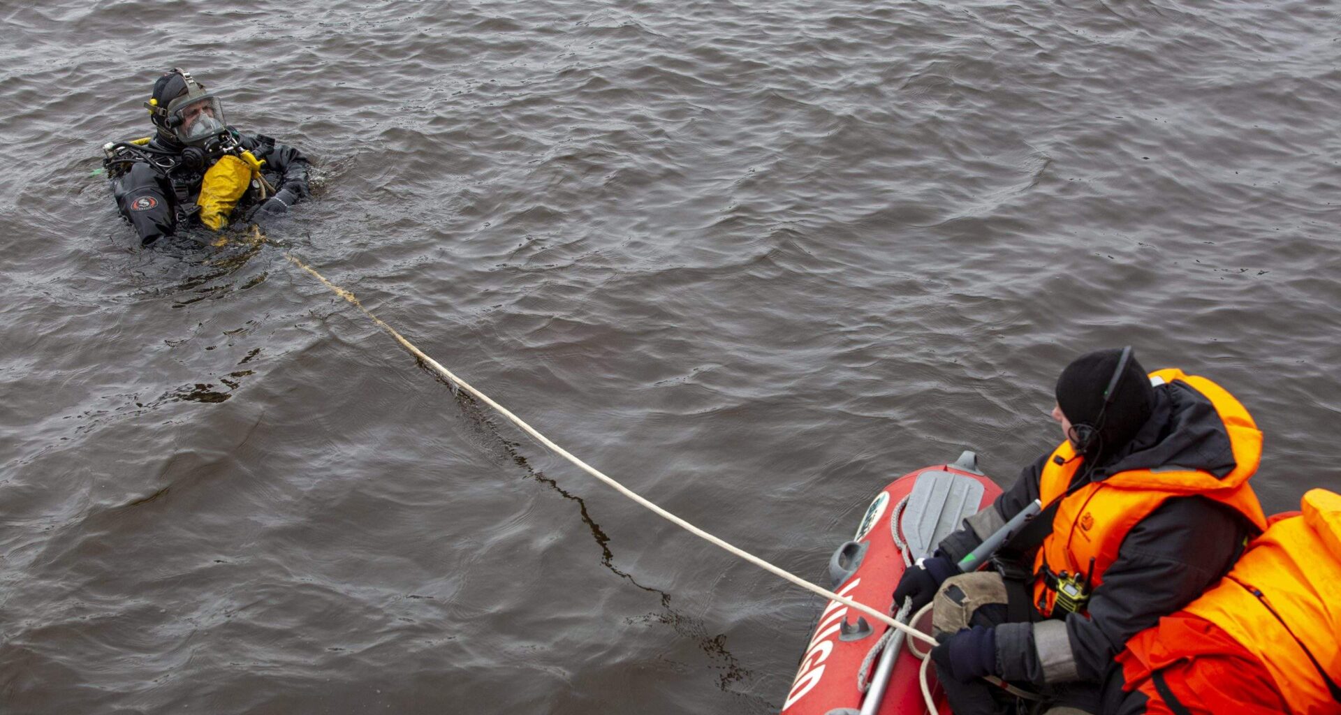 Kas īsti notika Peiteļa ezerā? Divi strādnieki gājuši bojā, bet drošības jautājumi miglā tīti