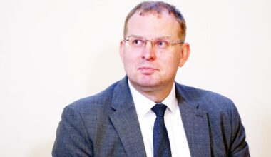 Pienācis brīdis, kad Ukrainai jāsamierinās ar teritoriju zaudēšanu, norāda Ārpolitikas institūta direktors -