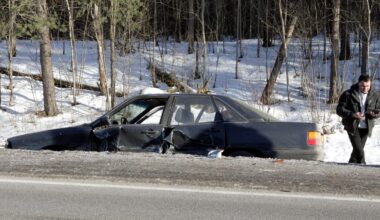 Smags negadījums uz Liepājas šosejas netālu no Tīreļiem; satiksme daļēji bloķēta - LA.LV