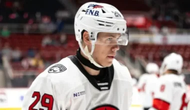 Latviešu hokejisti spoži Aiovas līgā: Vilmanis gūst sezonas svarīgākos vārtus, Ločmelim piespēle uzvarā