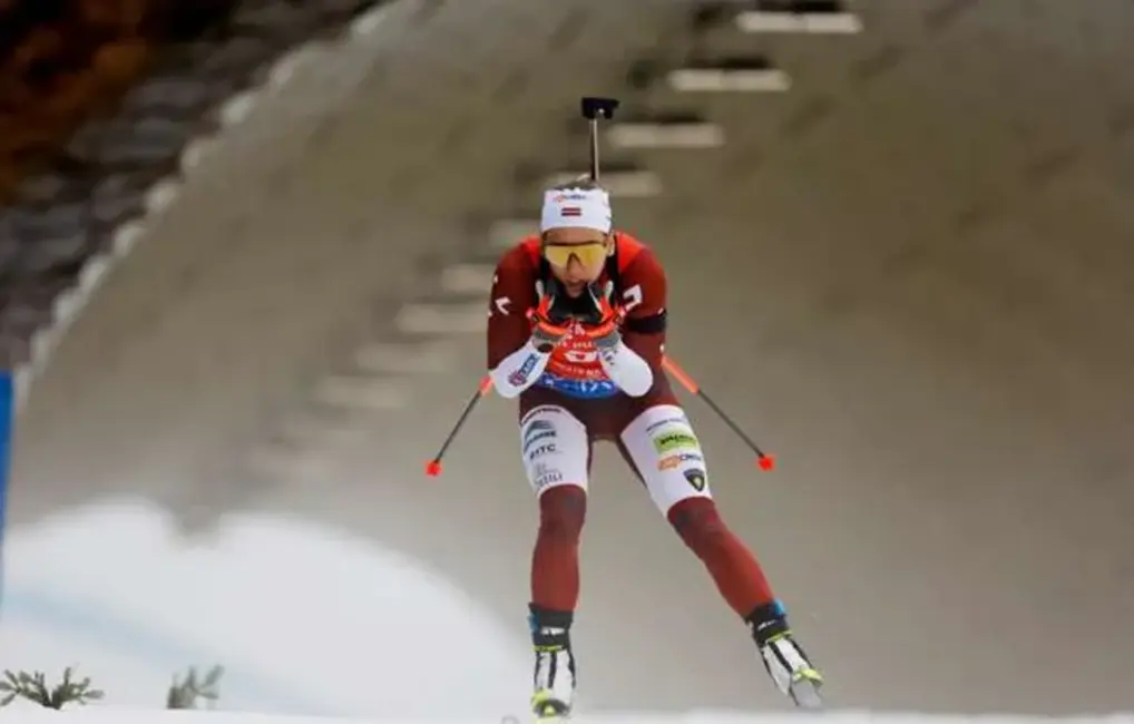 Latvijas biatlonistes Pasaules kausa stafetē noslēdz 18. vietā Austrijā