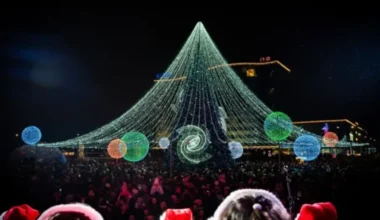 Liepājas Egle Atkal Nes Dubultu Laurus: Lasītāji Atzīst Par Krāšņāko Latvijā 2025. Gadā