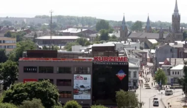 Liepājas skolas direktors un deputāts Pāvels Jurs saņēmis sodu par vardarbību pret nepilngadīgo: vai amati jāturpina?