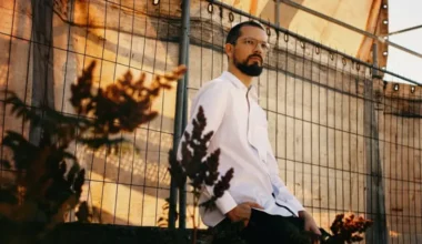 Lietuviešu kino provokators Roms Zabarausks ar trilleri "The Activist" pēta politiskās nianses Latvijas skatītājiem