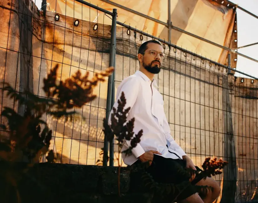 Lietuviešu kino provokators Roms Zabarausks ar trilleri "The Activist" pēta politiskās nianses Latvijas skatītājiem