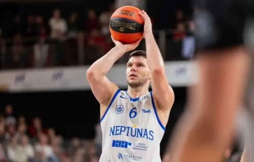 Lomaža iespaidīgais sniegums neglābj "Neptūnas" no zaudējuma Eirokausā