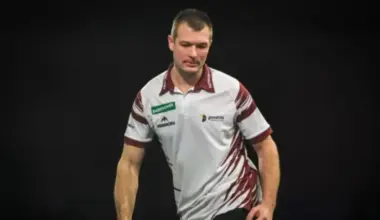 Madars Razma trešo gadu pēc kārtas Pasaules čempionātā šautriņu mešanā apstājas trešajā kārtā