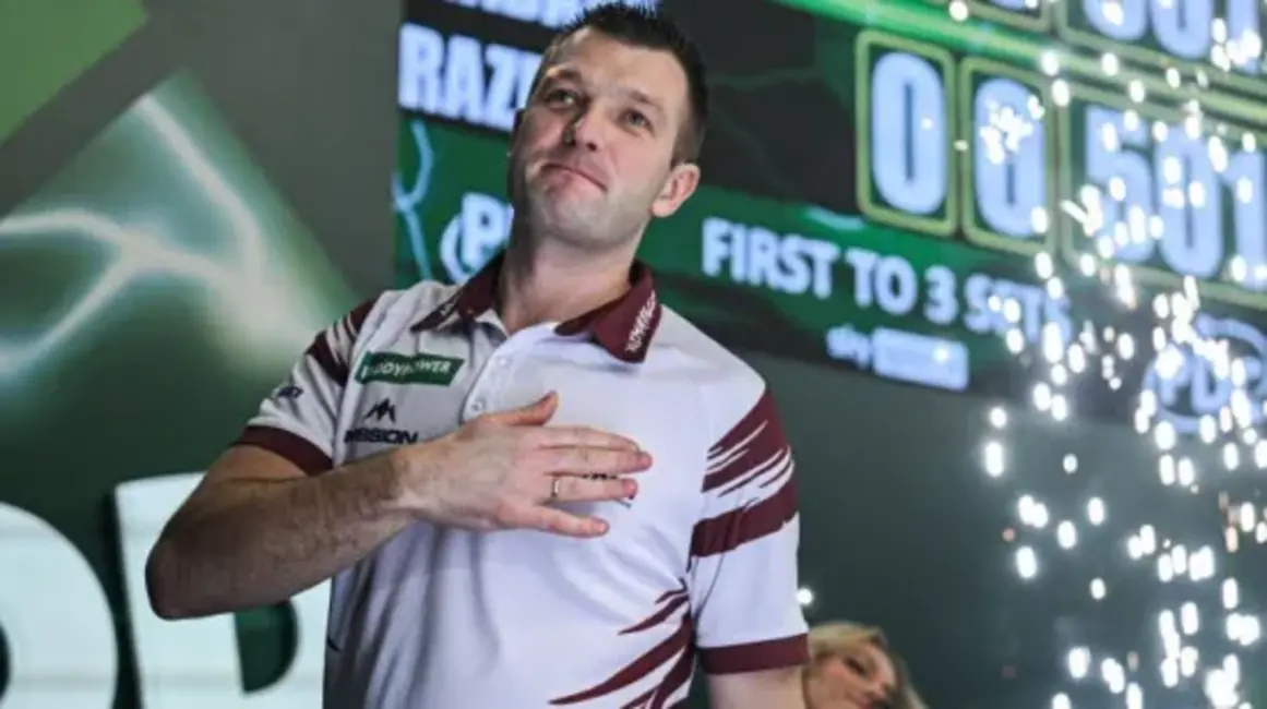 Madars Razma trešo gadu pēc kārtas sasniedz Pasaules čempionāta 3. kārtu, pārspējot spraigā cīņā skotu debitantu