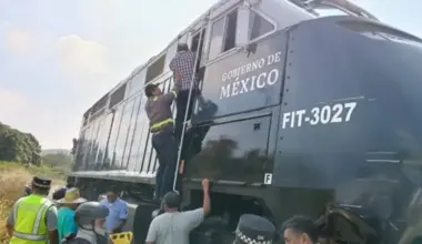 Meksikā vilciena avārijā bojā 13 cilvēki, teju 100 ievainoti
