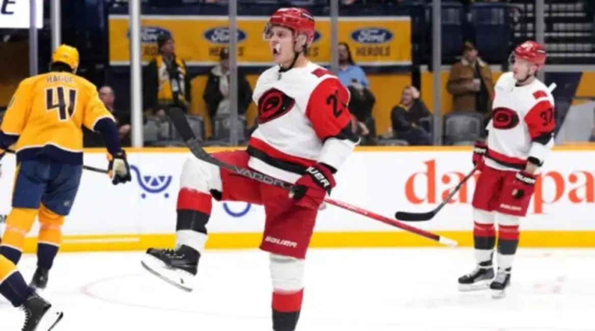 NHL Vārtsargi Uzmanības Centrā: Sentluisai Pietiek ar Vieniem Vārtiem, Jūtai un Karolīnai — Uzvara Izbraukumā