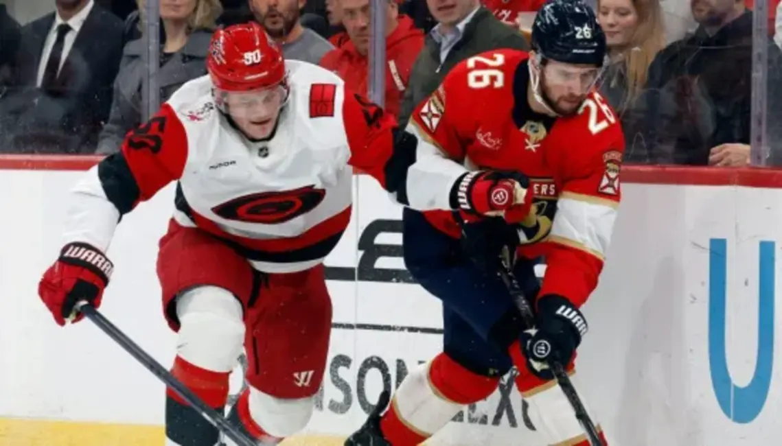 NHL latviešu duelī "Panthers" uzvar "Hurricanes", Šilovs ielaiž četras ripas