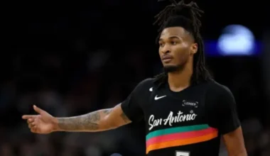 Neaizmirstamā Nakts NBA: «Spurs» Atkal Pārsteidz Čempionus, Flegs Aizēno «Nuggets» Uzvarā Pār «Thunder»