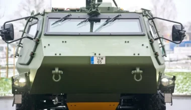 Patria un Vācija paraksta vēsturiskus līgumus par bruņojuma piegādi vairāk nekā divu miljardu eiro vērtībā