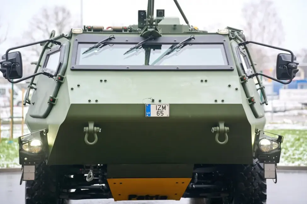 Patria un Vācija paraksta vēsturiskus līgumus par bruņojuma piegādi vairāk nekā divu miljardu eiro vērtībā