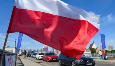 Polijas pilsoņi masveidā atgriežas mājās no Lielbritānijas, baidoties no noziedzības un meklējot labāku dzīvi