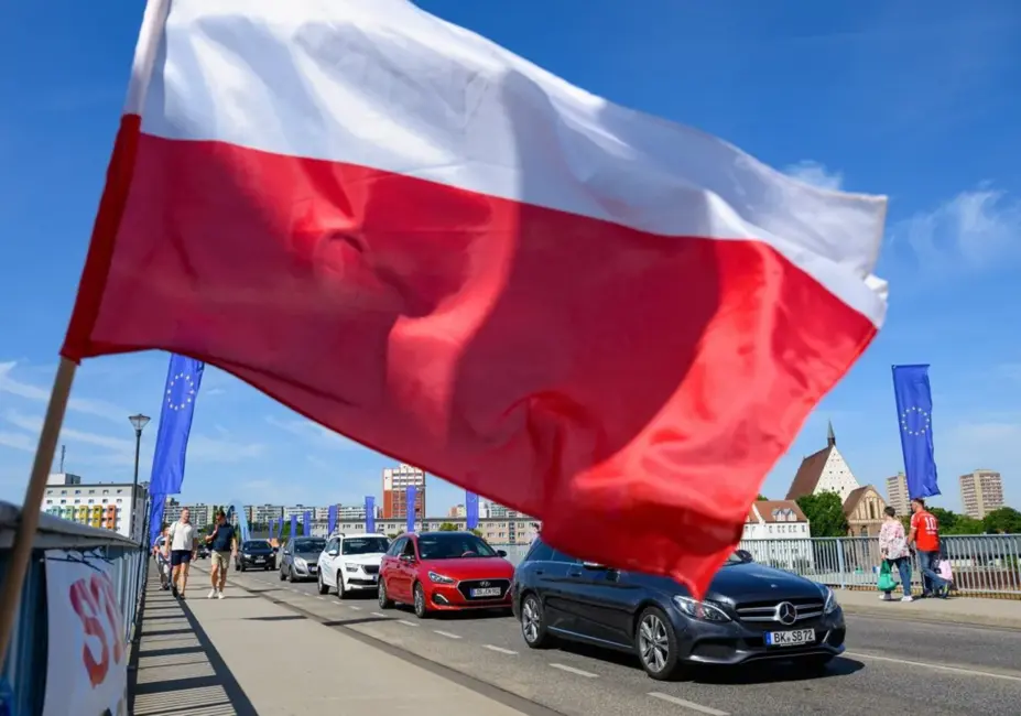 Polijas pilsoņi masveidā atgriežas mājās no Lielbritānijas, baidoties no noziedzības un meklējot labāku dzīvi