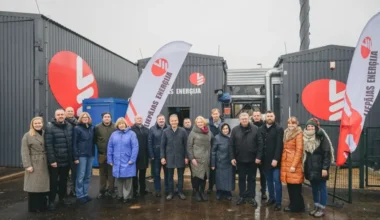 Priekulē svinīgi atklāj modernu un videi draudzīgu šķeldas katlumāju par 2,5 miljoniem eiro