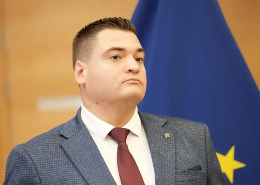 Ratnieks aptur lēmumprojektu par "Rīgas namu pārvaldnieka" pārdošanu, aicina uz plašāku diskusiju