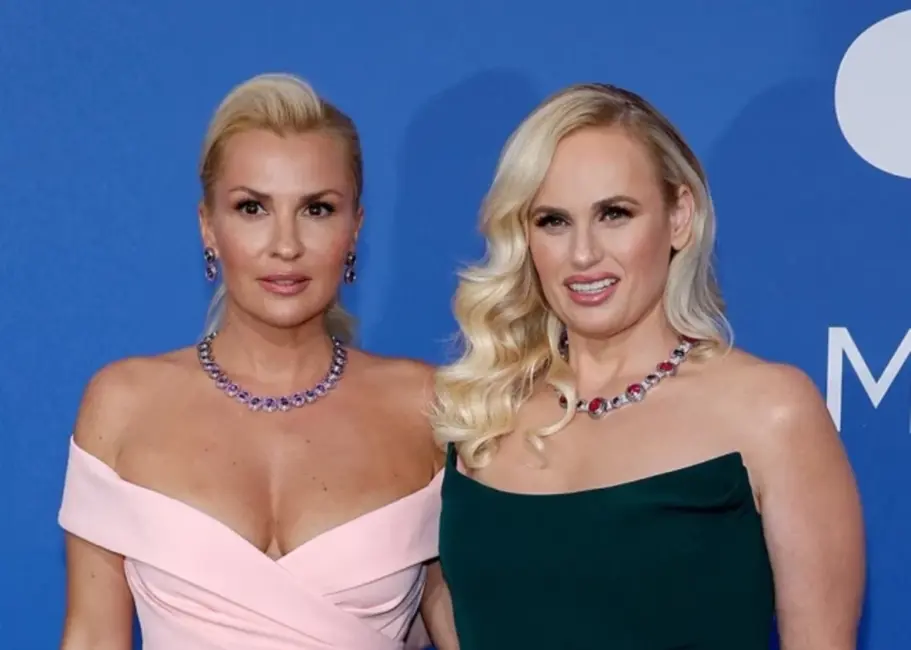 Rebelas Vilsone un Ramona Agruma dalās sirds sildoši foto ar augošo meitu Roisu