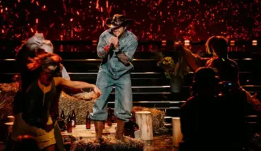 Reperis Rolands Če atklāj savu mīlestību pret šlāgermūziku šovā «Pārdziedi mani!»