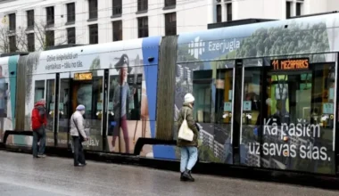 Rīgā paplašinās atlaides sabiedriskajā transportā – vairākām grupām braukšana kļūs lētāka