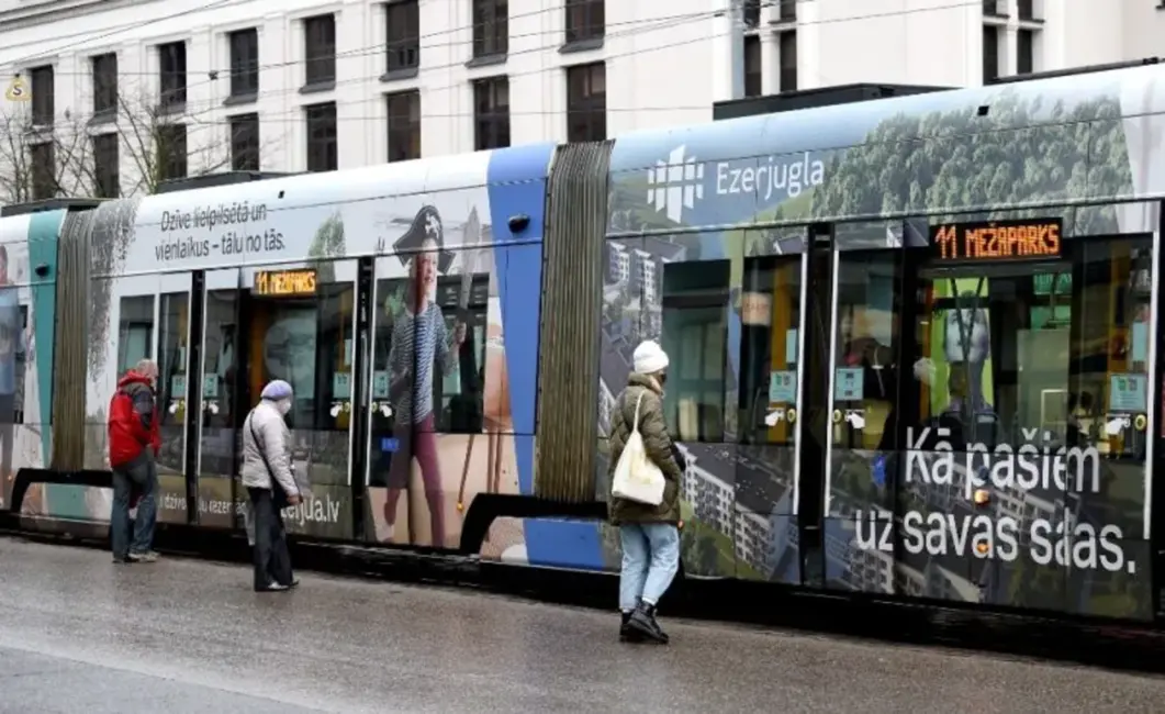 Rīgā paplašinās atlaides sabiedriskajā transportā – vairākām grupām braukšana kļūs lētāka