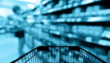 Rimi veikalos Latvijā plāno ieviest Smart-ID vecuma pārbaudes pašapkalpošanās kasēs