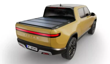 Rivian R1T saņem saules paneļu pārsegu: jaunums enerģijas ieguvei