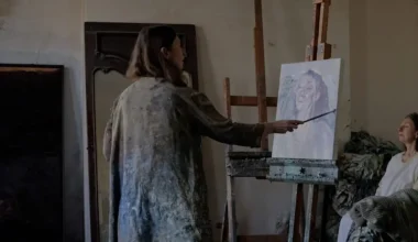 Selija Pola: Kā vientuļā pašportretu māksliniece atklāj sevi Varšavā