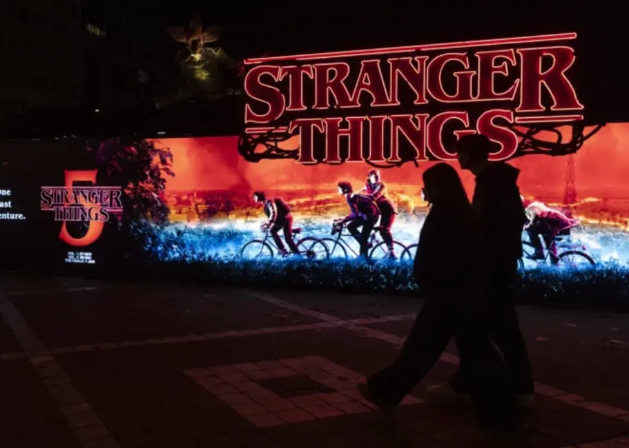 Seriāls “Stranger Things” nostiprinājis pozīcijas kā visu laiku populārākais “Netflix” šovs