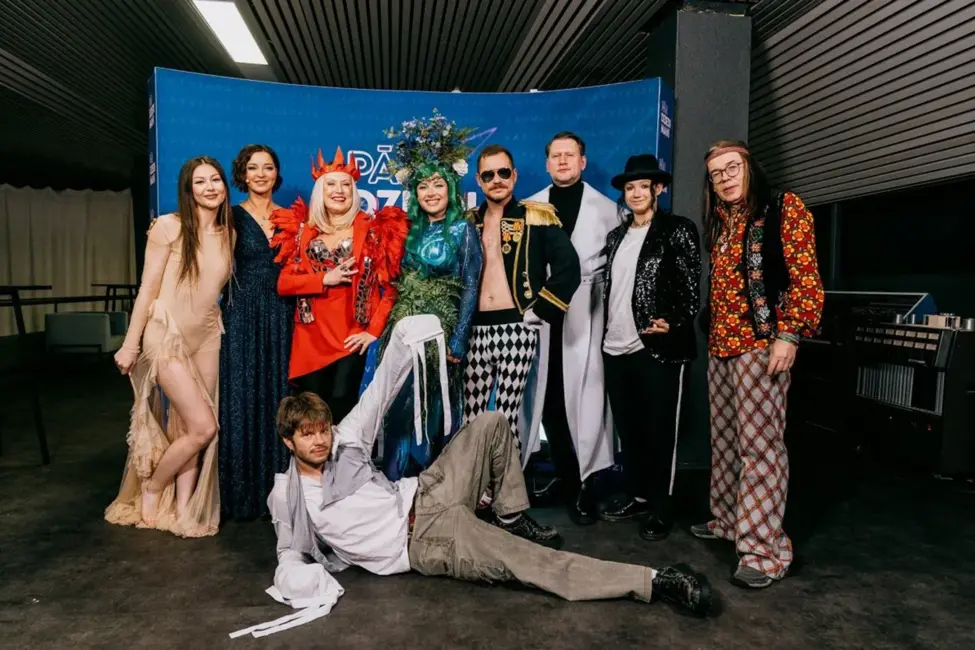 Sociāls protests un alkas pēc mīlestības: «Pārdziedi mani!» izdzied dziesmas, kas mainīja pasauli