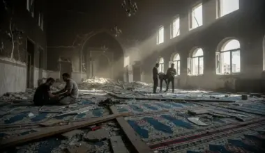 Sprādzienā mošejā Sīrijā bojā gājuši un ievainoti cilvēki