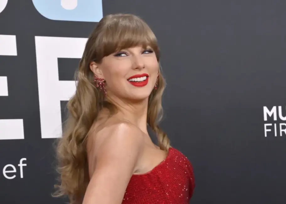 Teilore Svifta atklāj, kurš bija “kupidons” viņas attiecību sākumam ar Trevisu Kelsiju