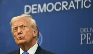 Tramps paraksta 901 miljarda dolāru ASV aizsardzības budžetu: Ietver atbalstu Ukrainai un ierobežojumus spēku samazināšanai Eiropā